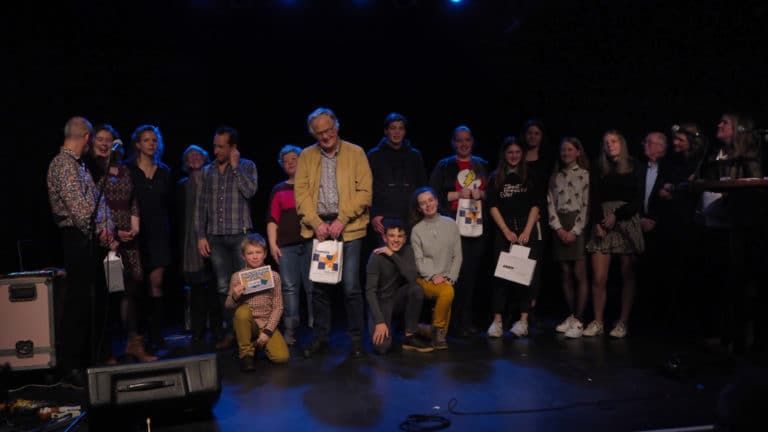 Niels Hartvelt en Lizzy Wagenaar winnen gedichtenwedstrijd de Bibliotheek Deventer en Theater Bouwkunde