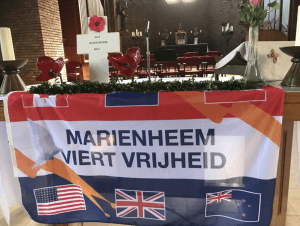 4D succcesvol: De koster in Mariënheem bestelt extra kaarsjes voor achter in de kerk