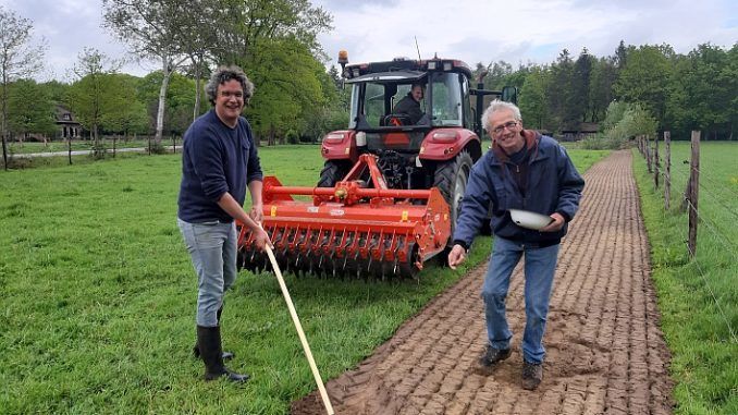 inzaaien-links-mans-mees-rechts-jan-overesch_SITE