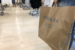 Is de kleding van Primark een gevaar voor kringloopwinkels?