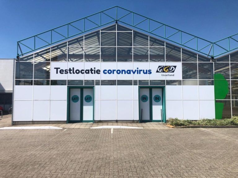 Start bouw grote corona-testlocatie in Zwolse IJsselhallen
