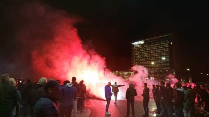 GAE ontvangst spelersbus Motel A1 Deventer