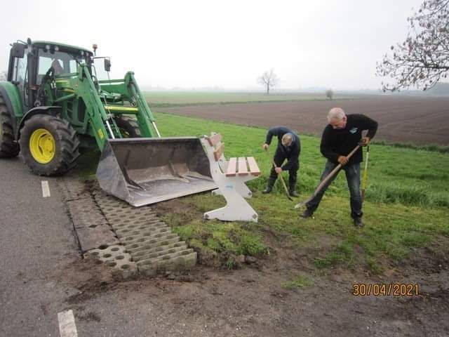 Nieuwe zitbank bij Molen de Vlijt