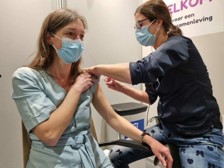 Vaccinatie zonder afspraak nu ook in Deventer en Hardenberg