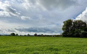 Grasland landbouw Boerderij Bewolking Weer Natuur Regenwolken Broekland Raalte Hollandse wolken Weerbericht - Foto: Erik van Luttikhuizen