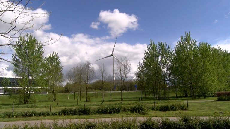 [Video] Bijeenkomst in Colmschate over 4 nieuwe windturbines bij Deventer: “Eiffeltoren net iets hoger”