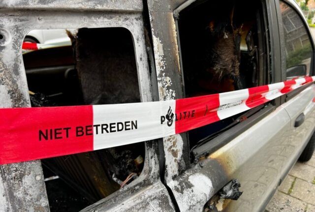 autobrand brand brandstichting verwerstraat deventer vuur uitgebrand pyromaan
