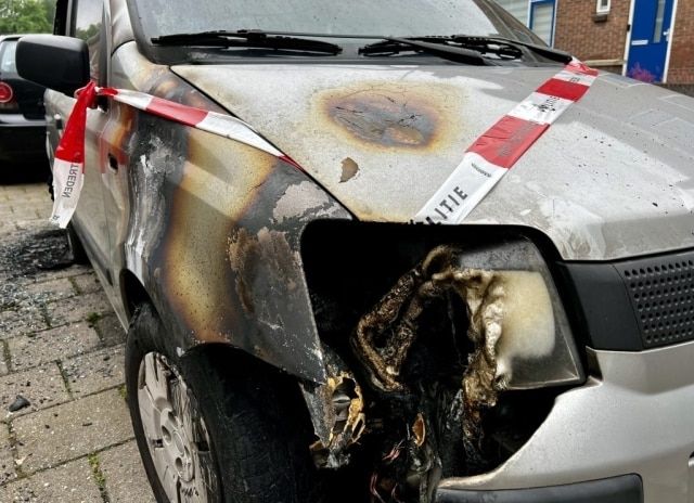 autobrand brand brandstichting verwerstraat deventer vuur uitgebrand pyromaan