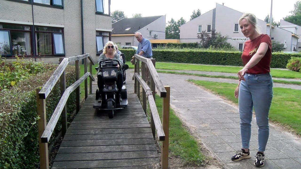 [Video] Scootmobieltraining in Colmschate: "Het zijn in feite ook…gevaarlijke voertuigen"