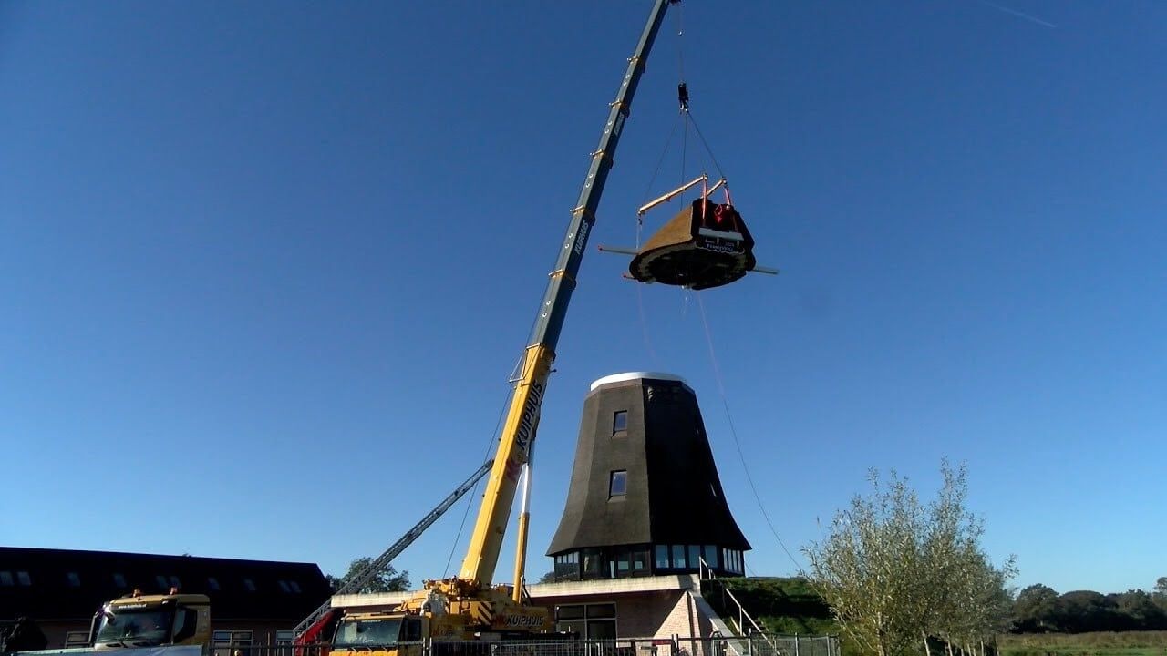 [VIDEO] Plaatsing kap herbouwde molen Wesepe: “De herbouw heeft geleid tot het teruggeven van een ic