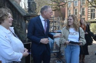 Ondertekening bij de Waag Vrouwendag 2025. foto: Daan Obdeijn