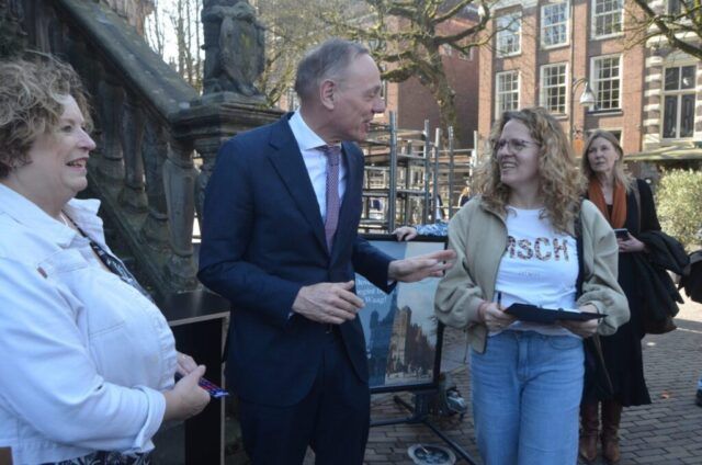 Ondertekening bij de Waag Vrouwendag 2025. foto: Daan Obdeijn