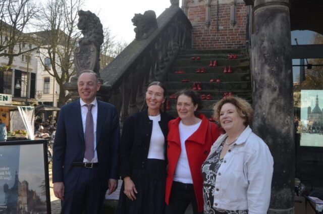 Ondertekening bij de Waag Vrouwendag 2025. foto: Daan Obdeijn
