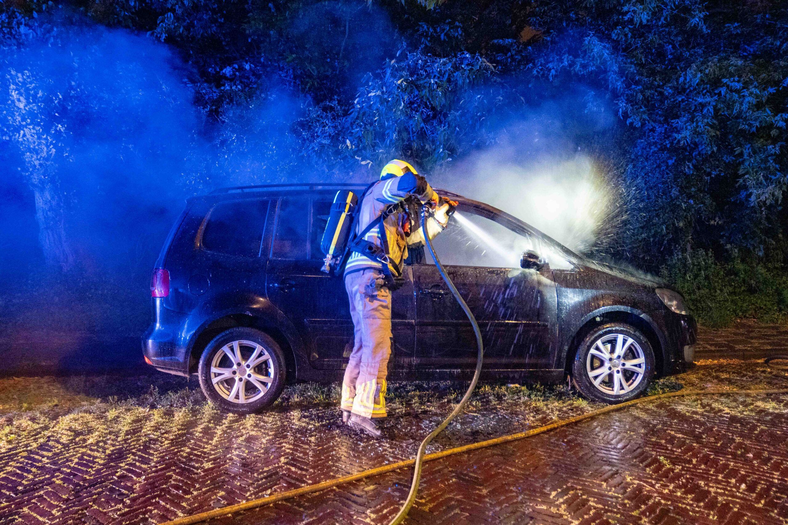 Wijk Zandweerd in Deventer opnieuw getroffen door autobrand