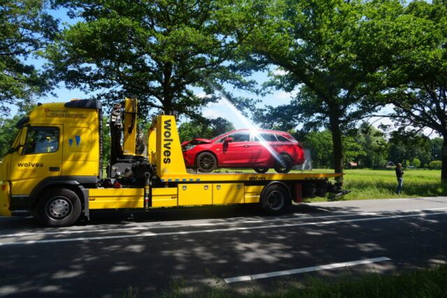 Auto met schade / Foto: Rens Hulman