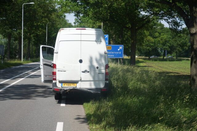 Busje met schade / Foto: Rens Hulman