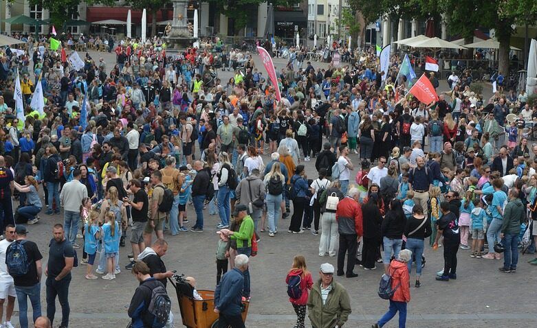 Avondvierdaagse Deventer afgesloten met defilé