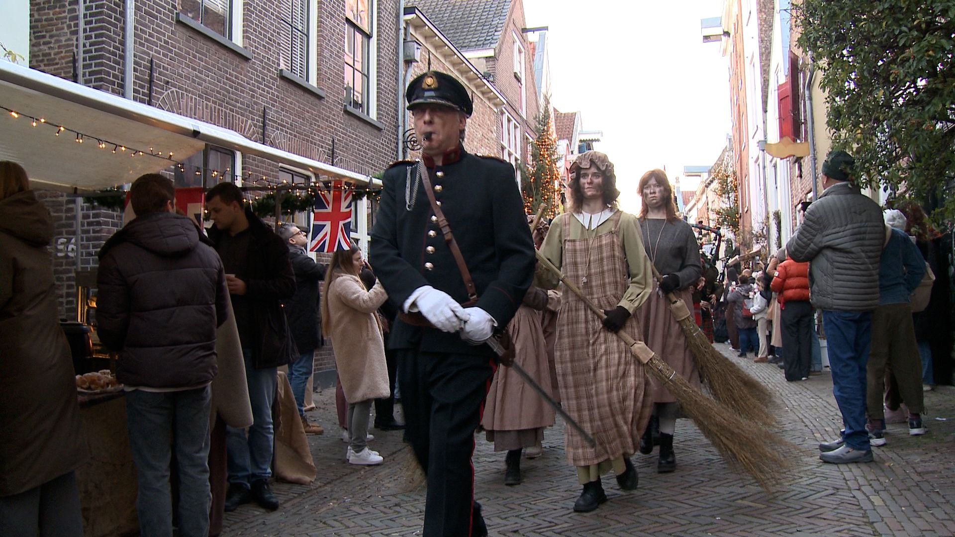 Fans van het Dickens Festijn weer massaal naar Deventer Bergkwartier