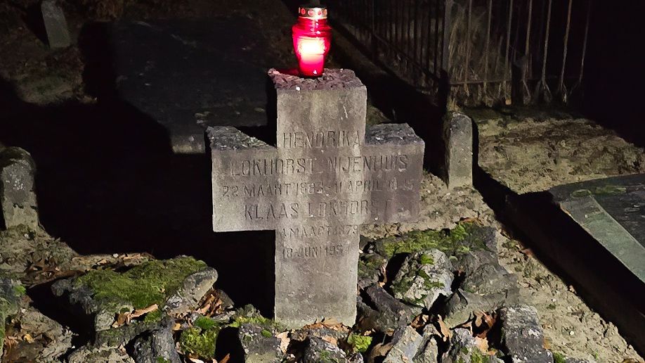 Brandende lichtjes houden herinnering aan oorlogsslachtoffers levend op Kerstavond