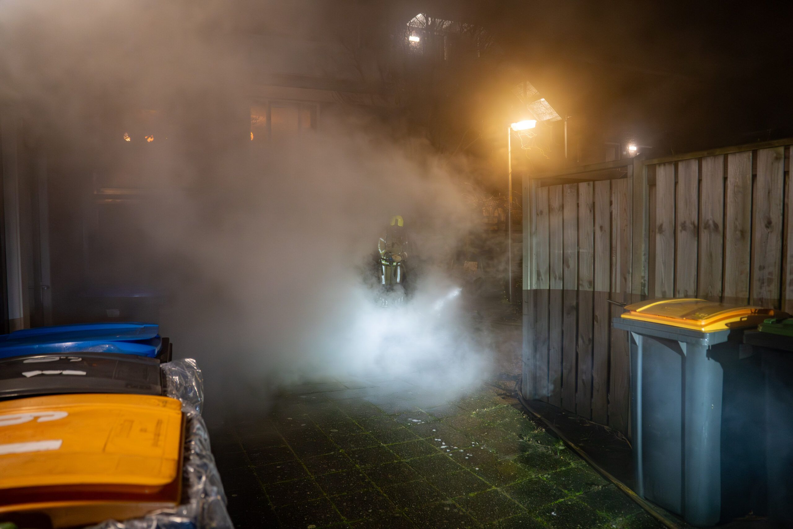 Vier containers in Deventer wijk Zandweerd uitgebrand