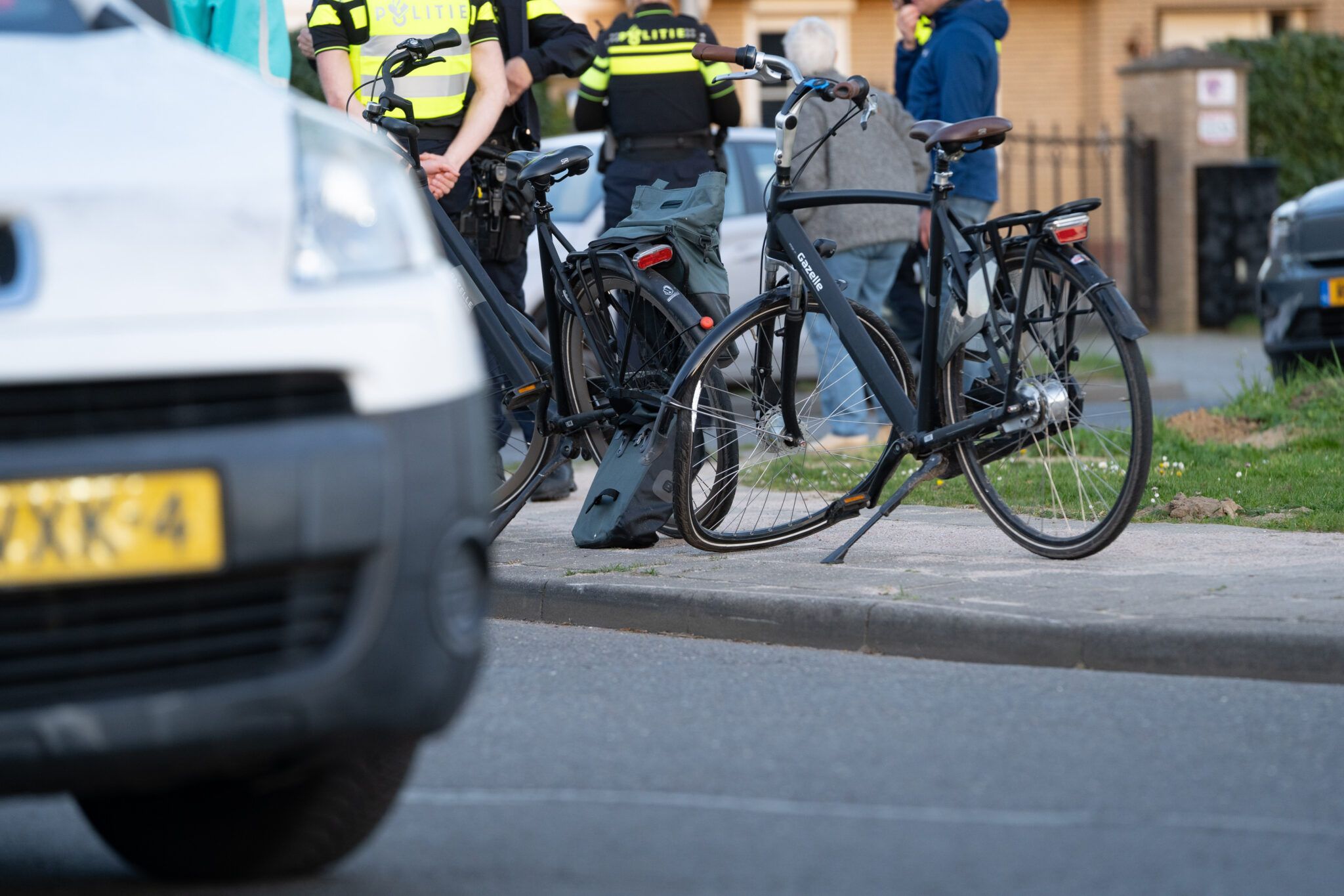 Fietser gewond na aanrijding met bestelbus in Deventer