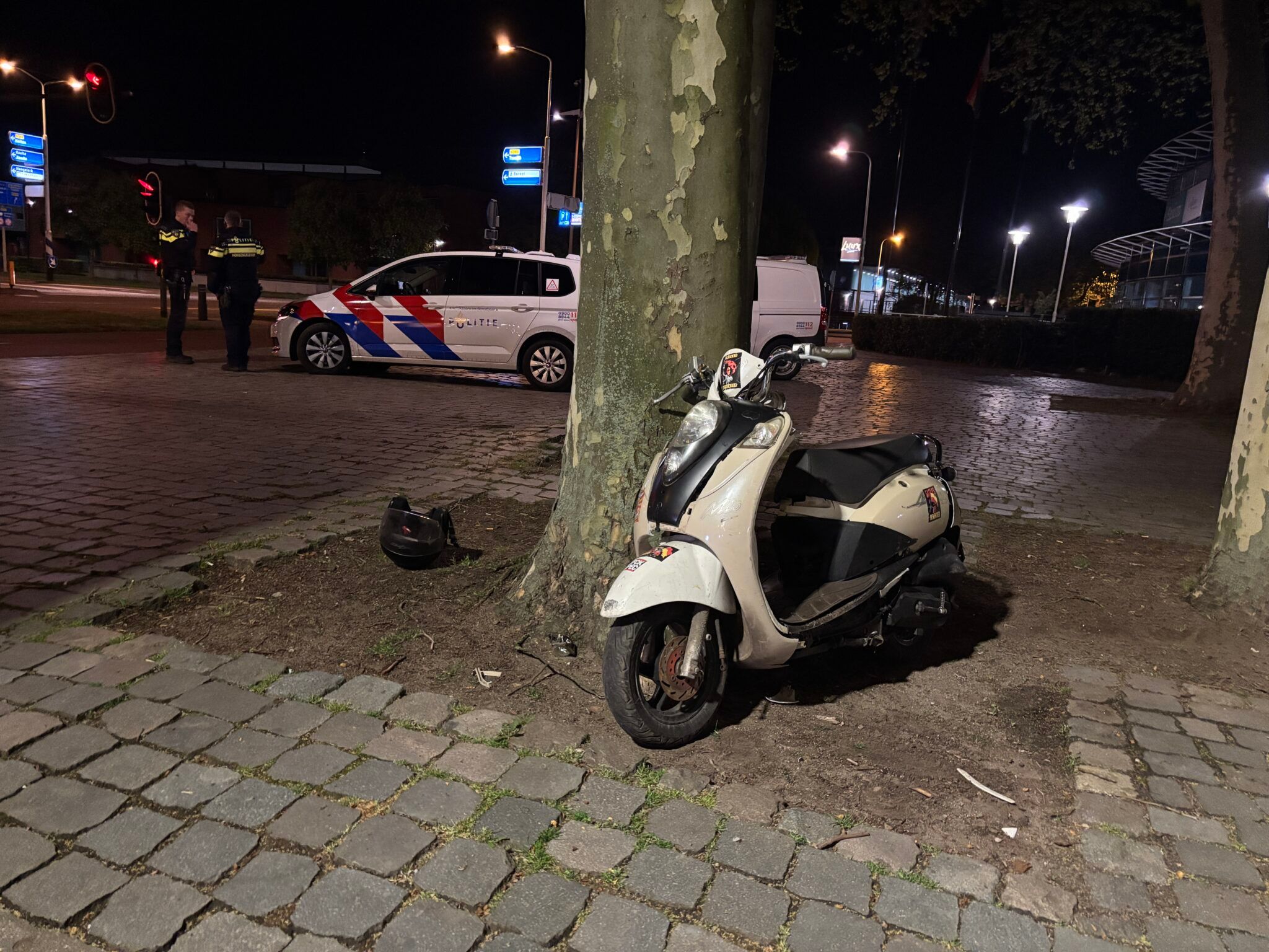Scooterrijder ten val bij eenzijdig ongeval in Deventer