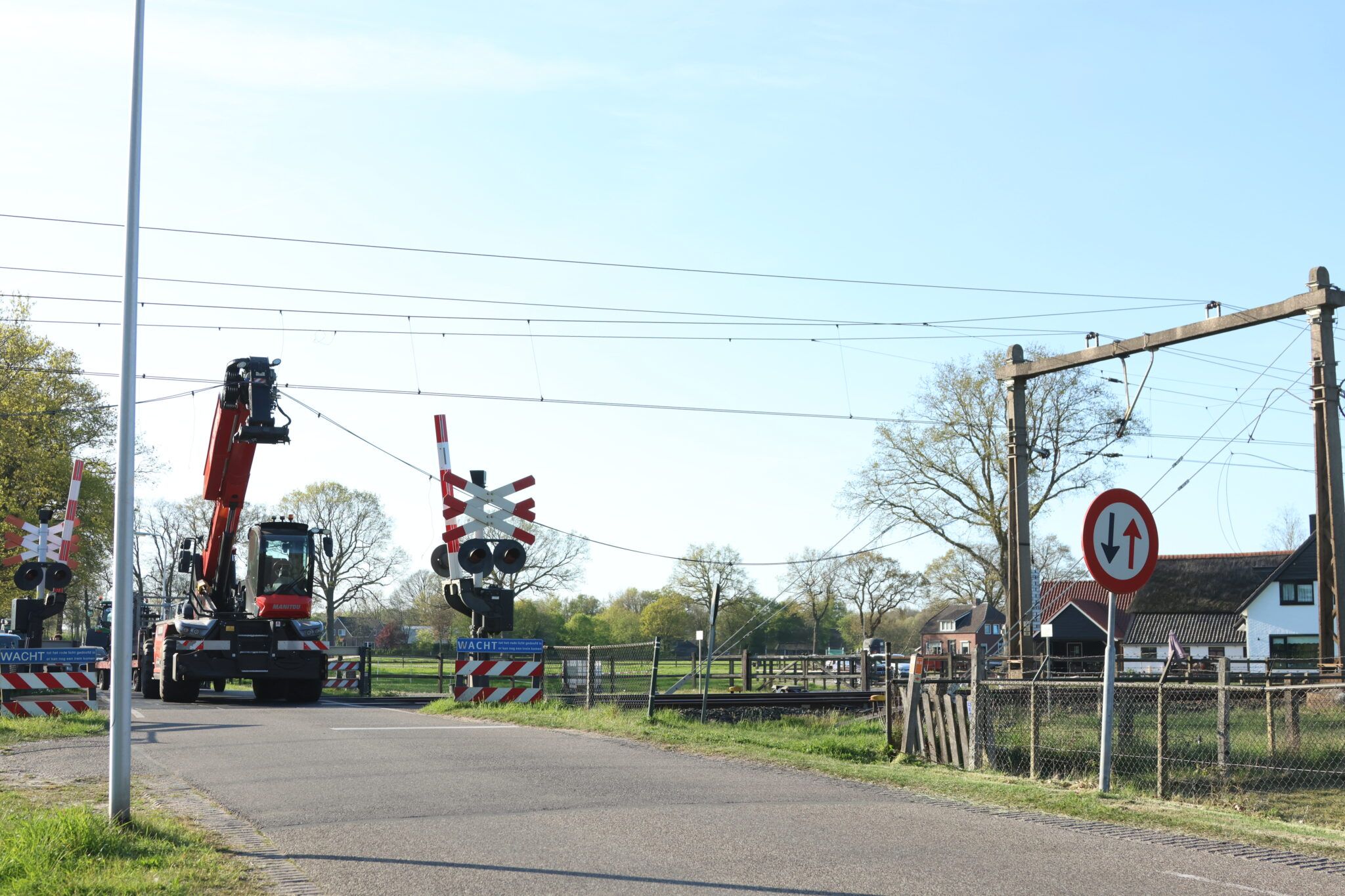Treinverkeer tussen Deventer en Twente uitgevallen vanwege beschadigde bovenleiding