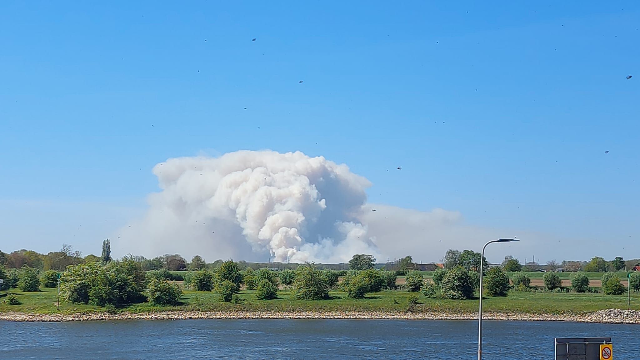 Grote natuurbrand bij ’t Harde ook zichtbaar in Wijhe
