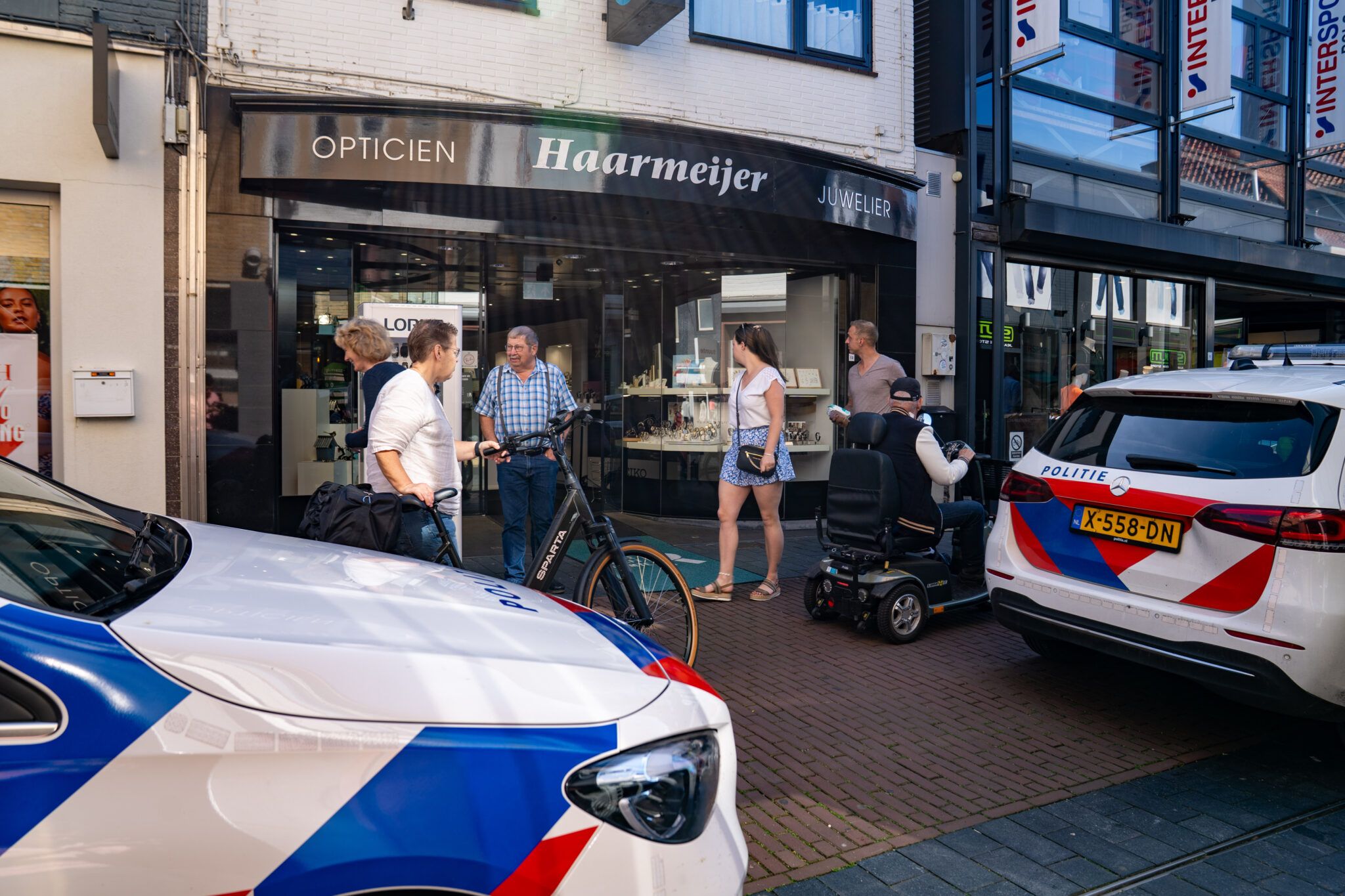 Juwelier en opticien in Raalte overvallen; twee verdachten door omstanders overmeesterd