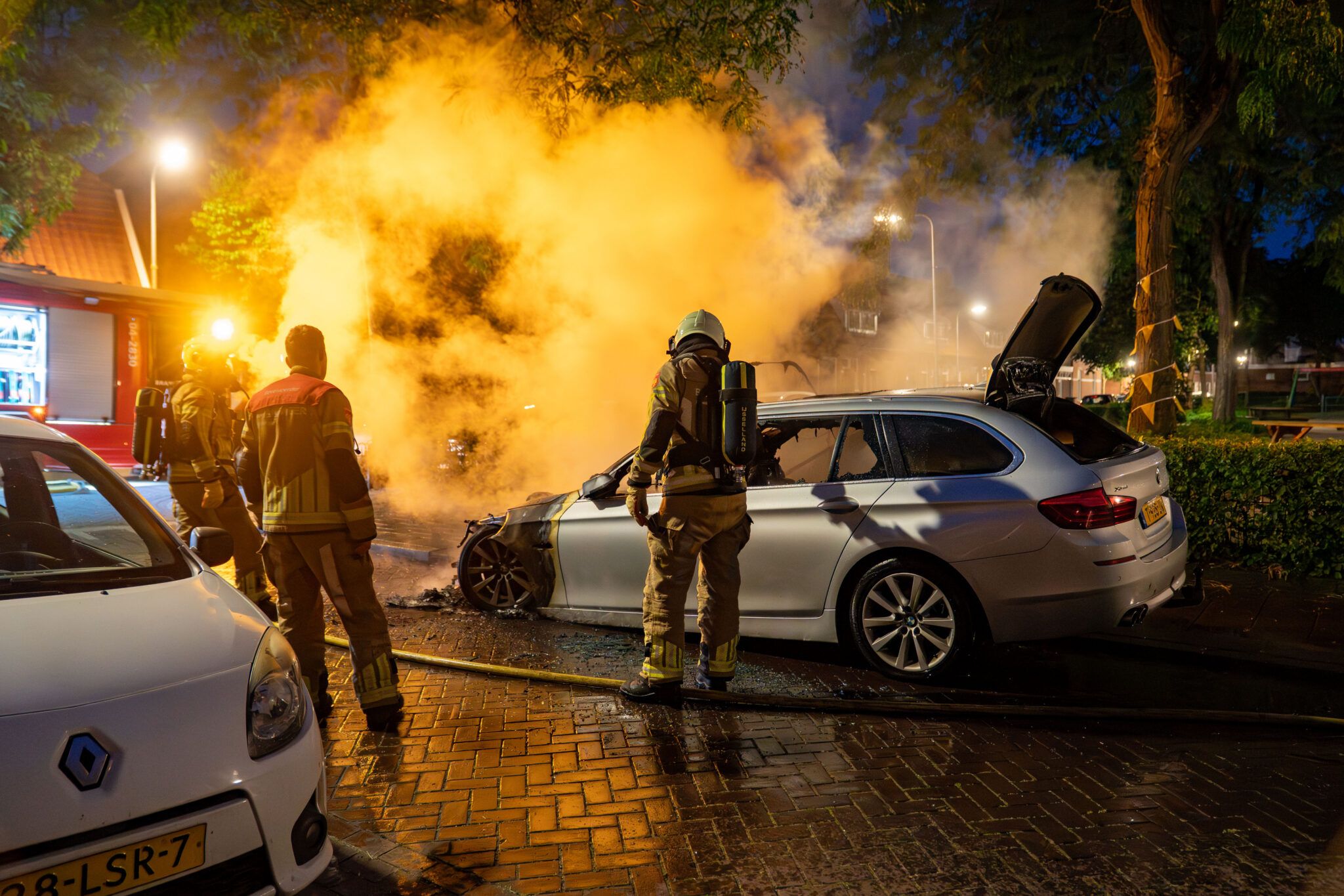 Auto uitgebrand aan Reigerstraat in Deventer