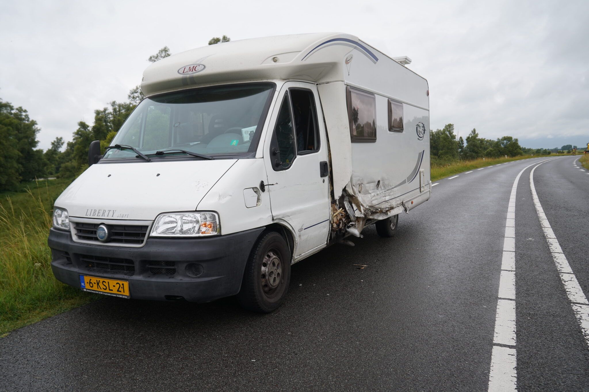 Aanrijding tussen personenauto en camper; N337 tussen Deventer en Olst dicht