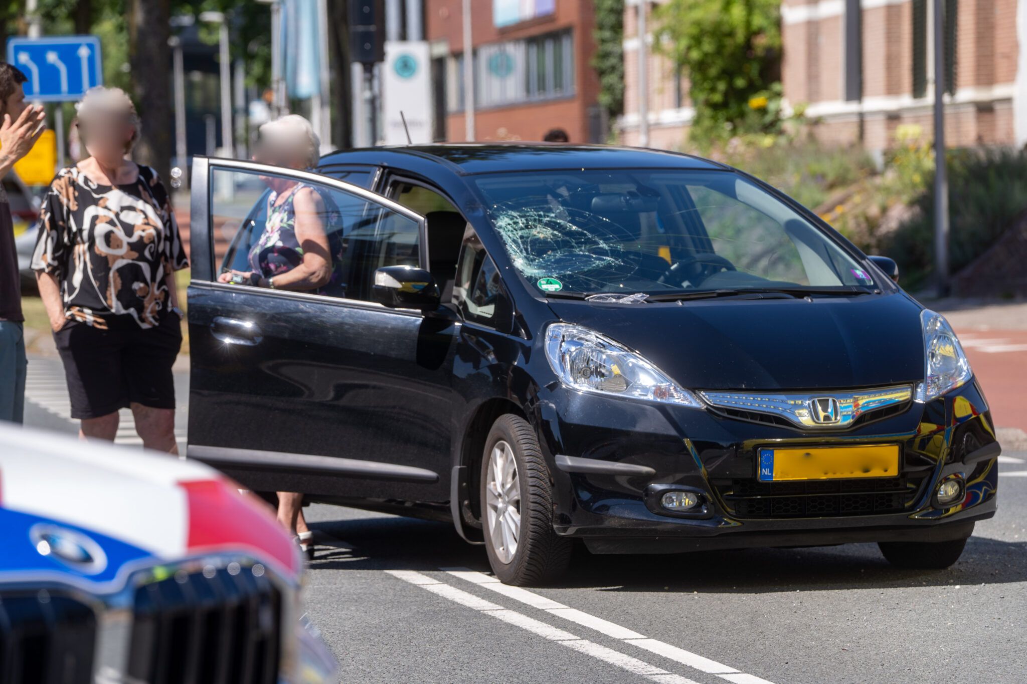 Voetganger aangereden in Deventer; ernstig gewond naar het ziekenhuis
