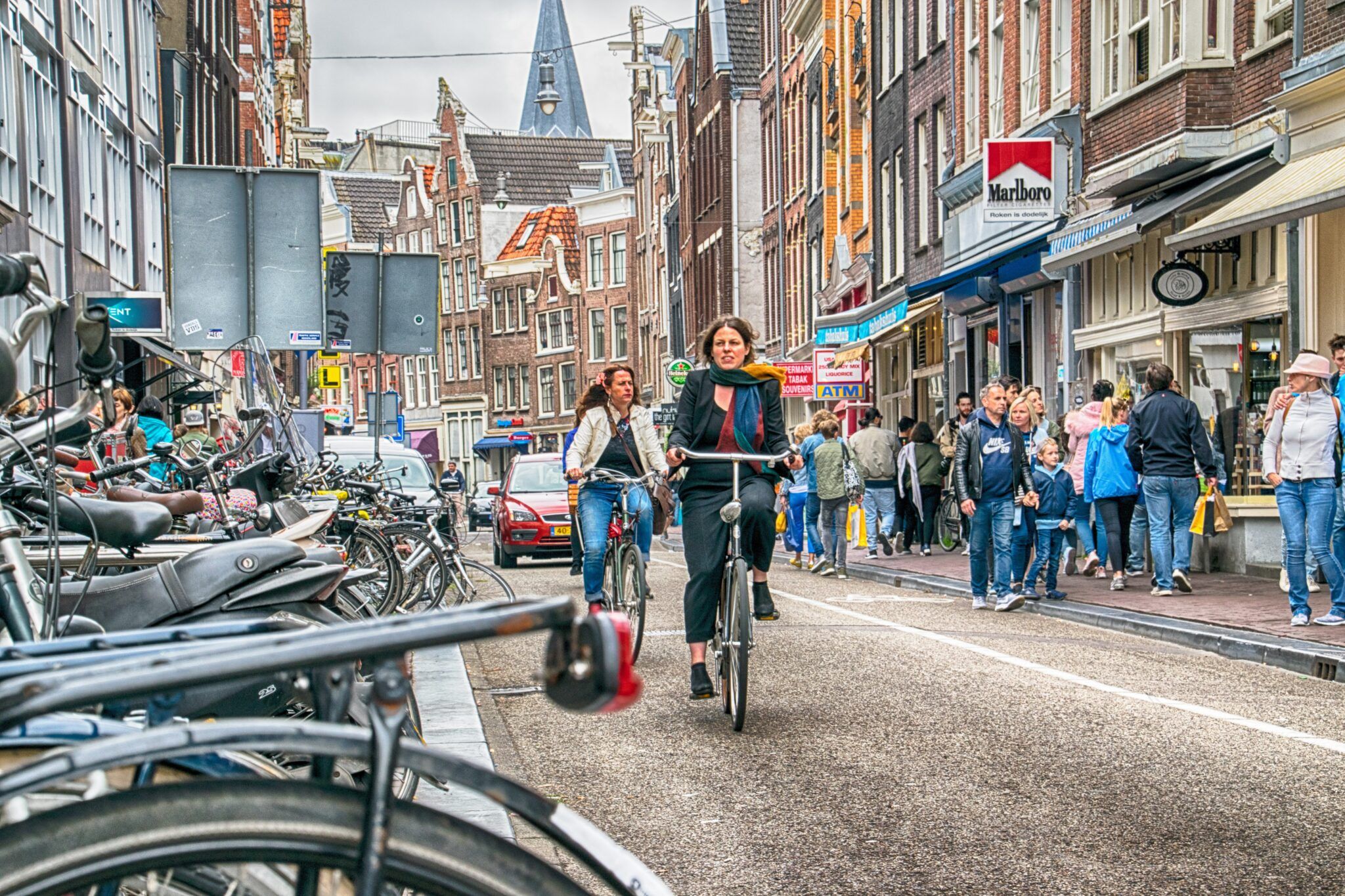 Scholen weer begonnen: forse toename fietsongevallen in Salland, vooral Deventer en Zwolle vallen op