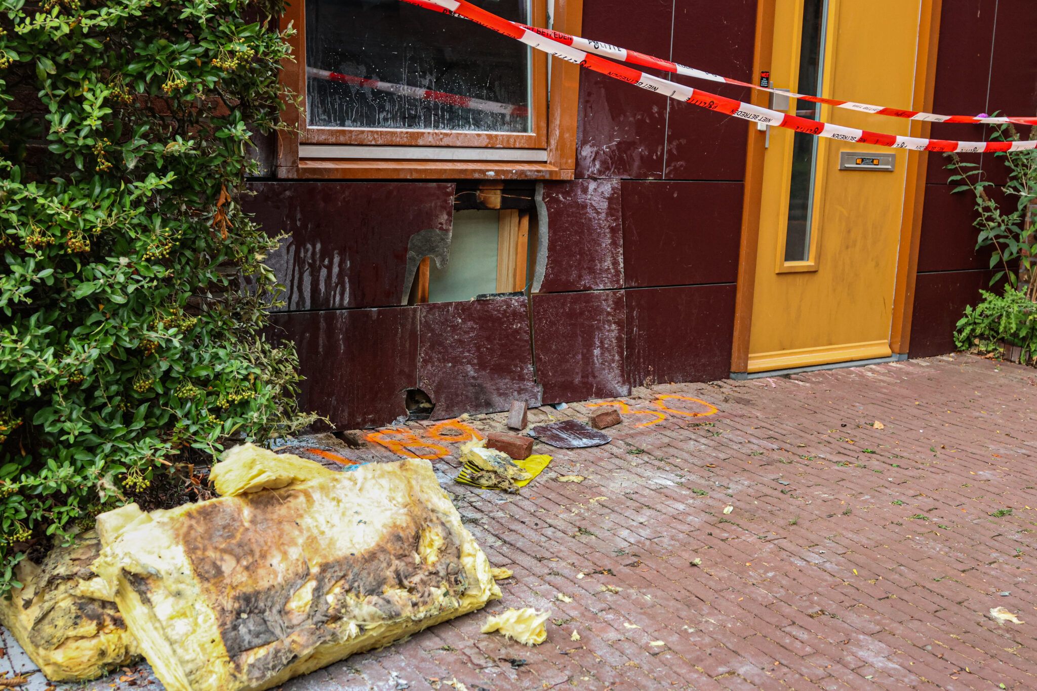 Politie zoekt getuigen na brandstichting in Hallenstraat Deventer