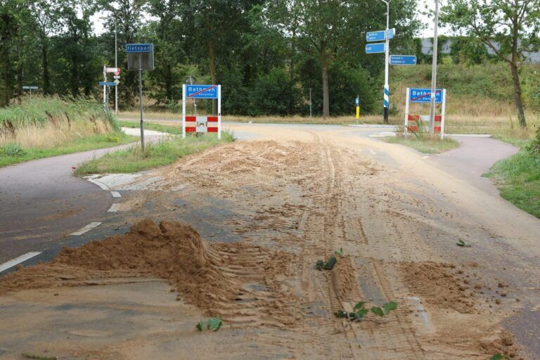Veevoer op de weg zorgt in Bathmen voor gevaarlijke verkeerssituatie