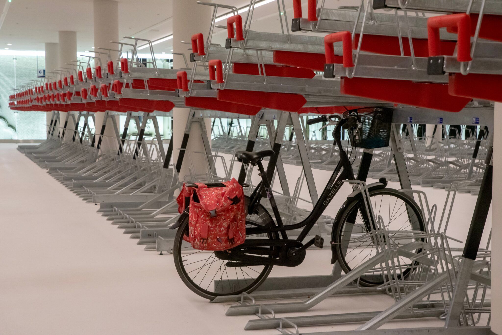 Eerste deel vernieuwde fietsenstalling station Deventer weer open