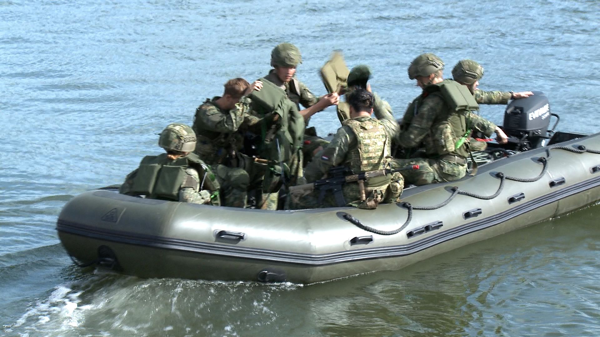 Landmacht oefent in samenwerking bij Welsum: 